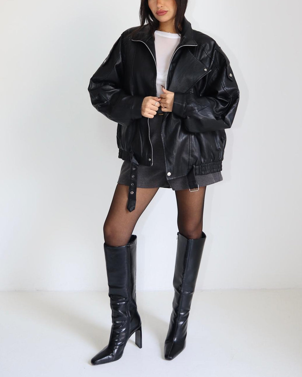 ג׳קט דמוי עור שחור לנשים בגזרת אוברסייז