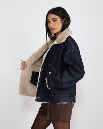 ג׳קט ג׳ינס לנשים עם בטנת פרווה רכה בצבע כהה