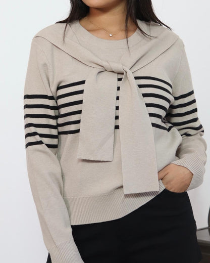 סוודר סריג לנשים בצבע בז' עם קשירה קדמית