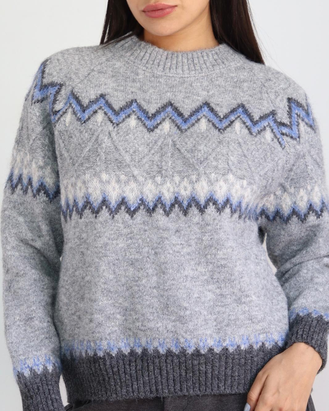 סריג זיגזג אפור לנשים בגזרה נוחה, בד רך ונעים, מתאים ללוק חורפי יומיומי ואלגנטי