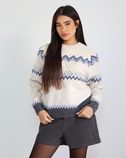 סריג נשים לבן עם דוגמת זיגזג בגוונים רכים וגזרה נוחה