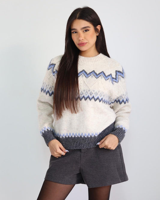 סריג נשים לבן עם דוגמת זיגזג בגוונים רכים וגזרה נוחה